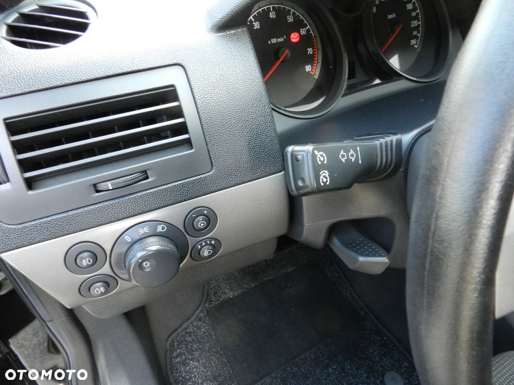Opel Astra III GTC 1.4 Cosmo - 23