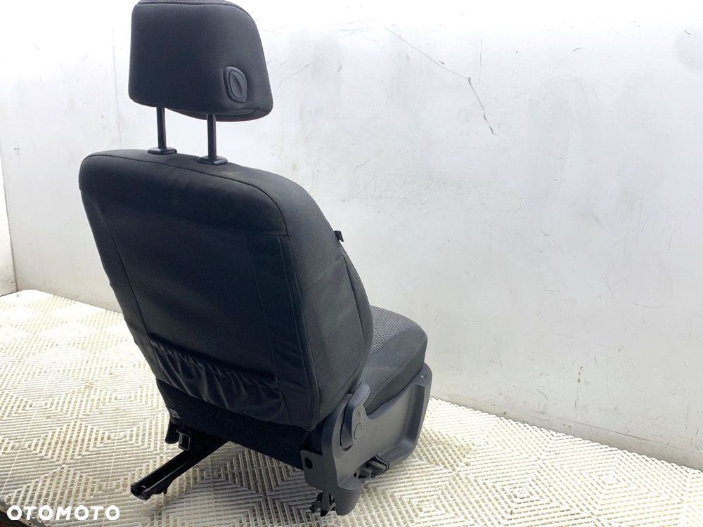 FOTEL PRAWY PRZÓD  MERCEDES-BENZ CITAN Nadwozie pełne/minivan (W415) 2012 - 2021 111 CDI (415.603, - 4