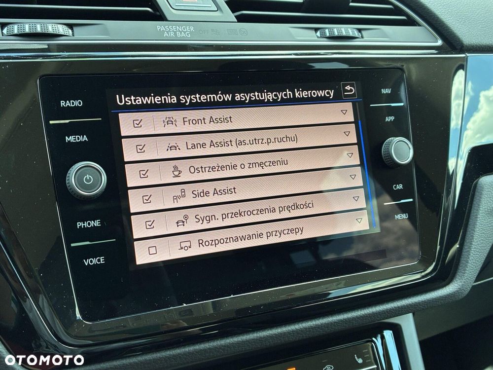 Volkswagen Touran - 19