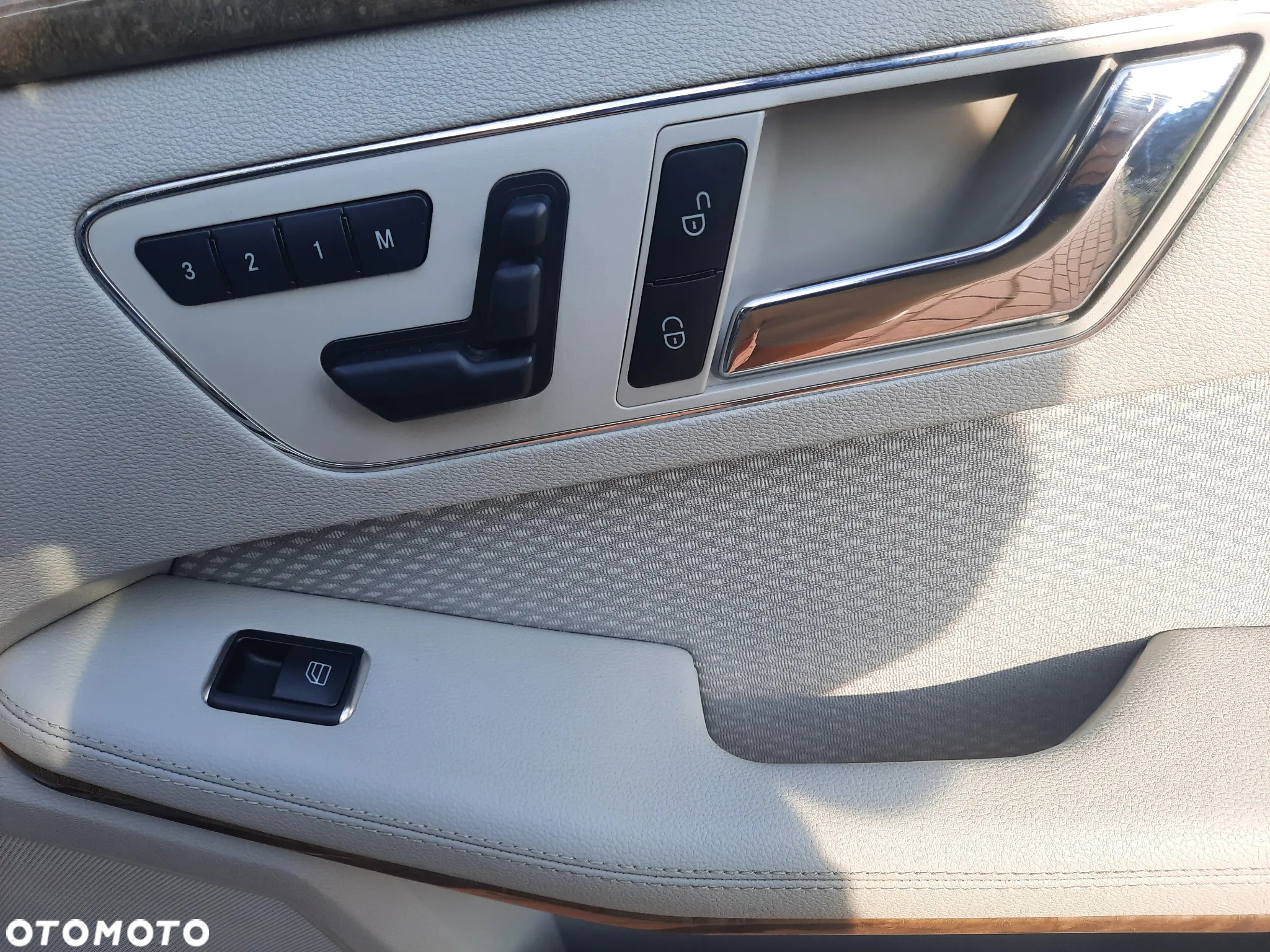 Mercedes-Benz Klasa E 250 T CGI BlueEFFICIENCY 7G-TRONIC - 7