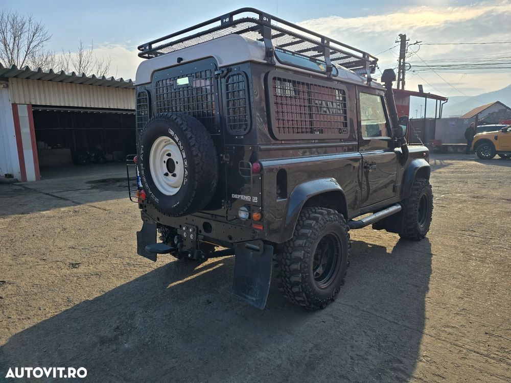 Land Rover Defender 90 2.4I S/W SE - 10