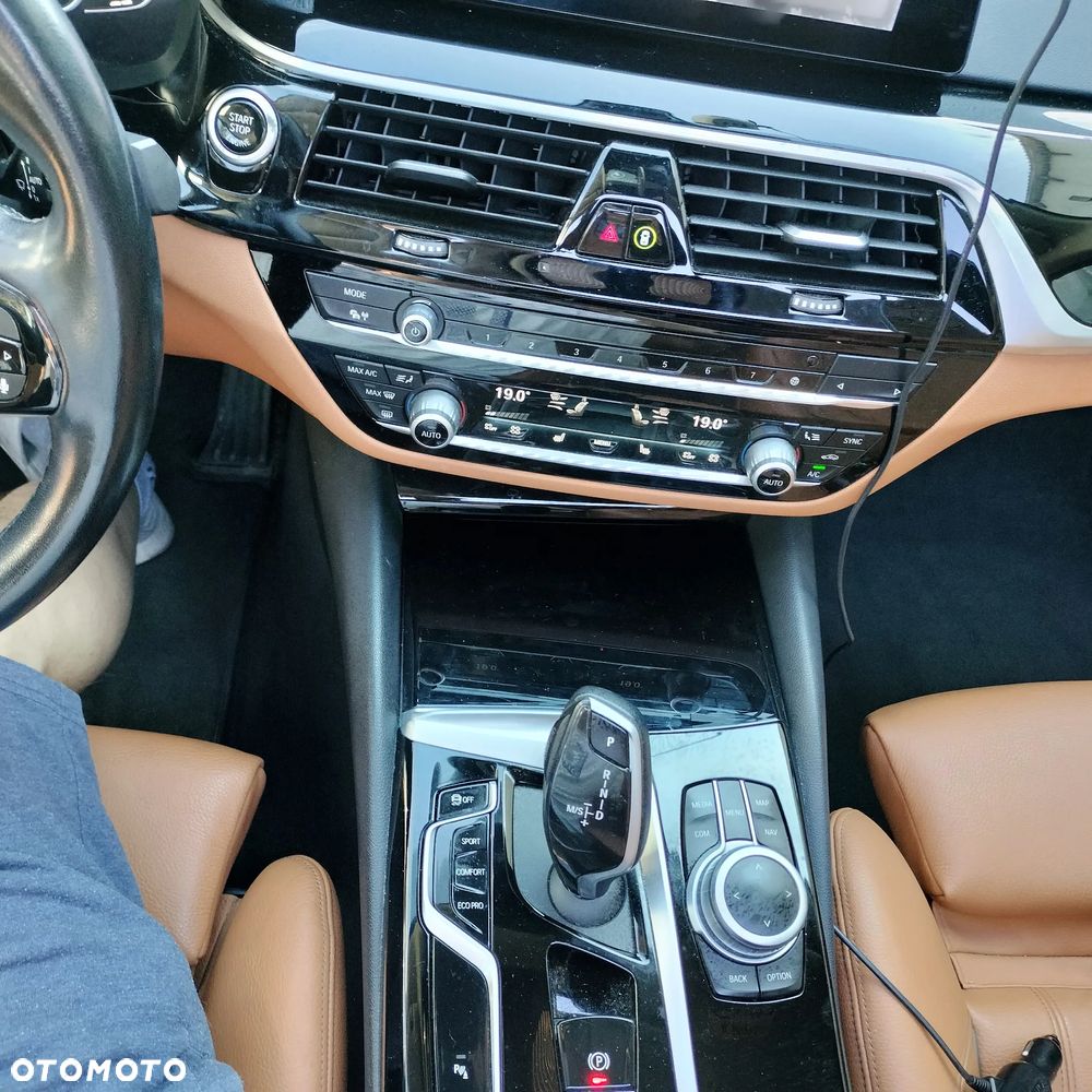 BMW Seria 5 520d xDrive Sport Line - 33