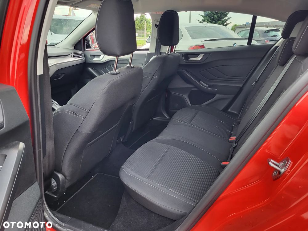 Ford Focus 1.0 EcoBoost Hybrid TITANIUM - 10