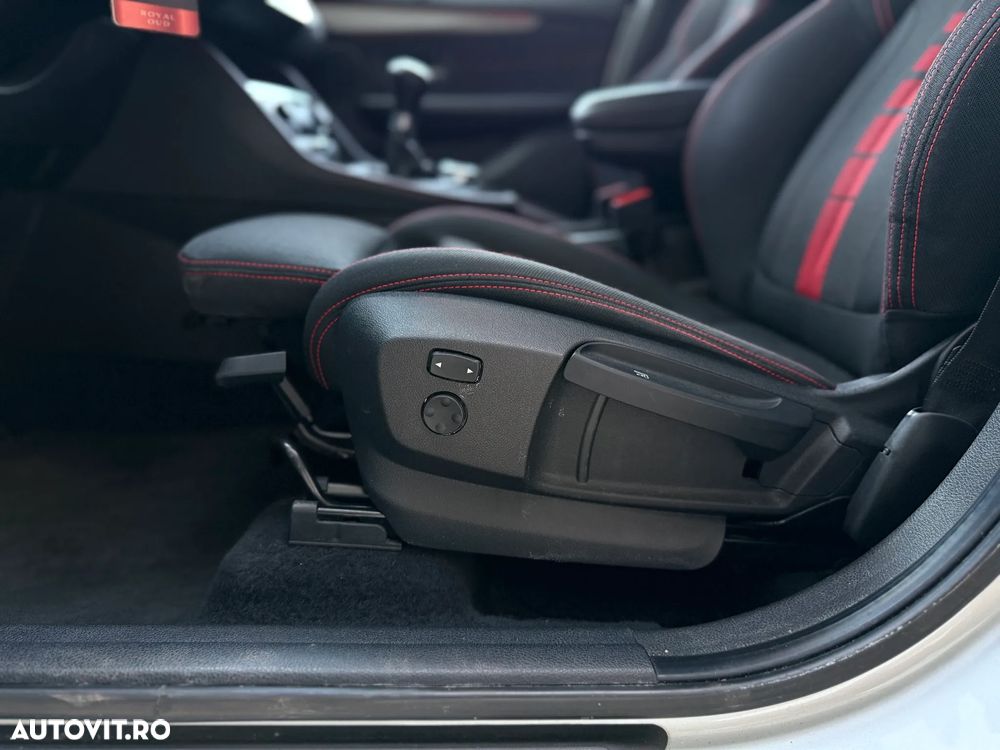 BMW Seria 2 218d - 12