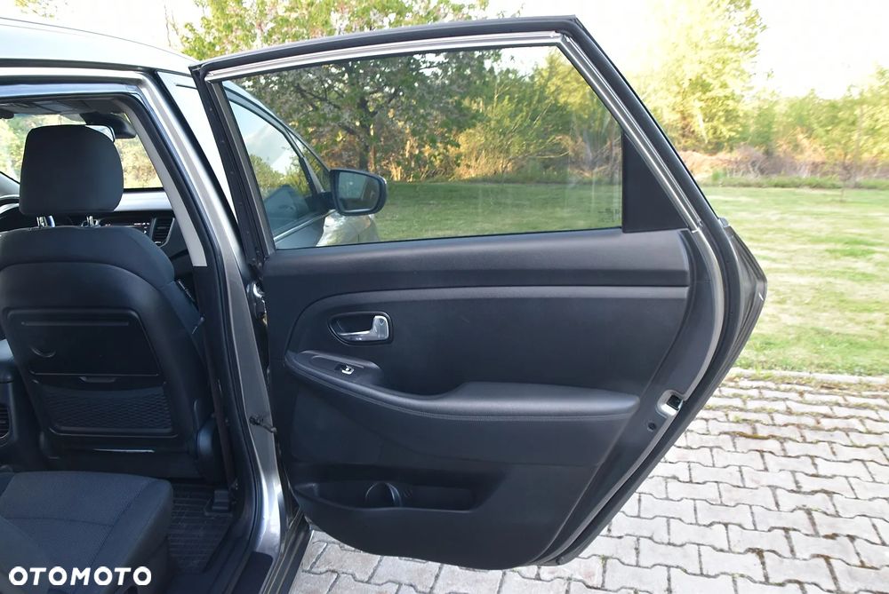 Kia Carens - 13