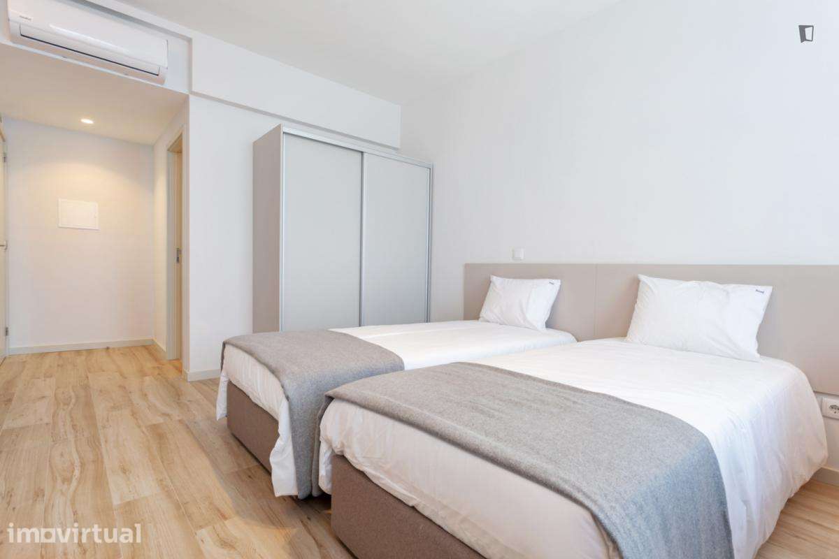 Quarto - localizado em Aldoar Porto - Grande imagem: 5/9