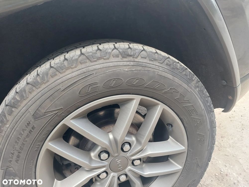 Jeep Grand Cherokee - 17
