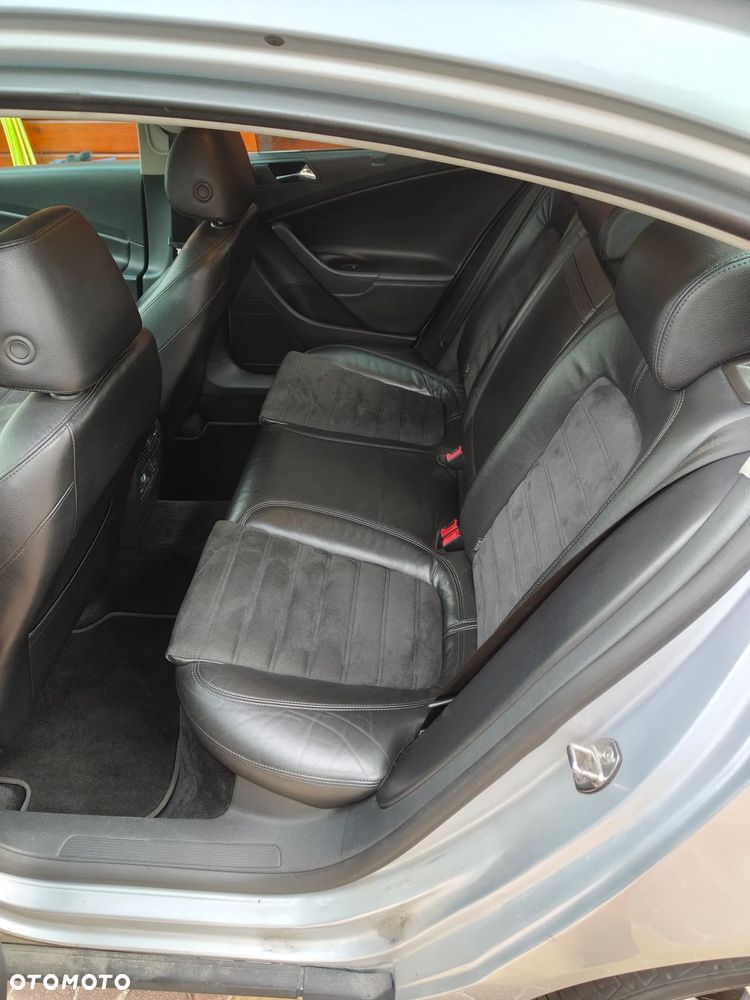Volkswagen Passat 2.0 TDI DPF Highline - 9