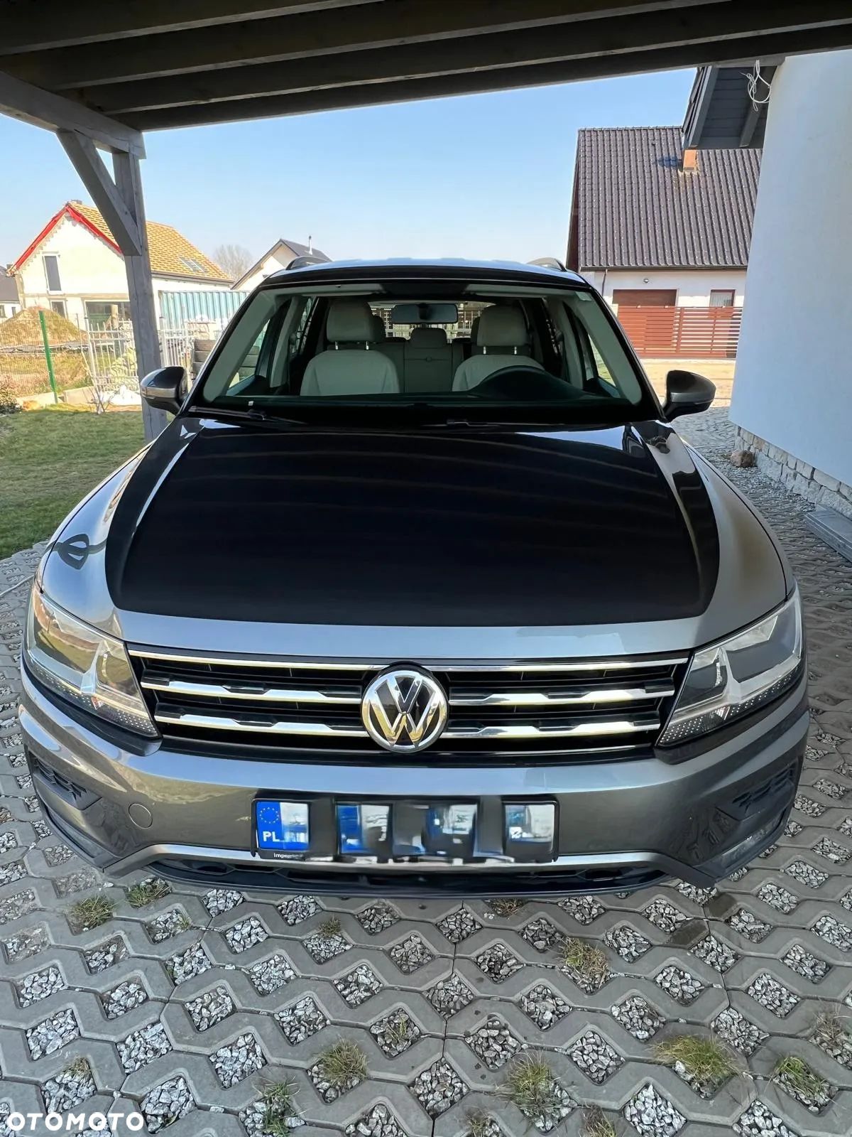 Volkswagen Tiguan - 1