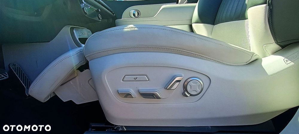 Hyundai IONIQ 9 110kWh Calligraphy AWD - 39