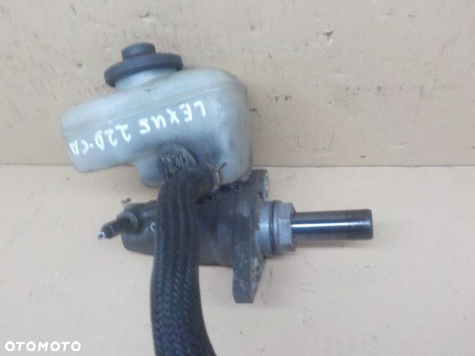 LEXUS IS220 2.2D ZBIORNICZEK PŁYNU HAMULCOWEGO - 1