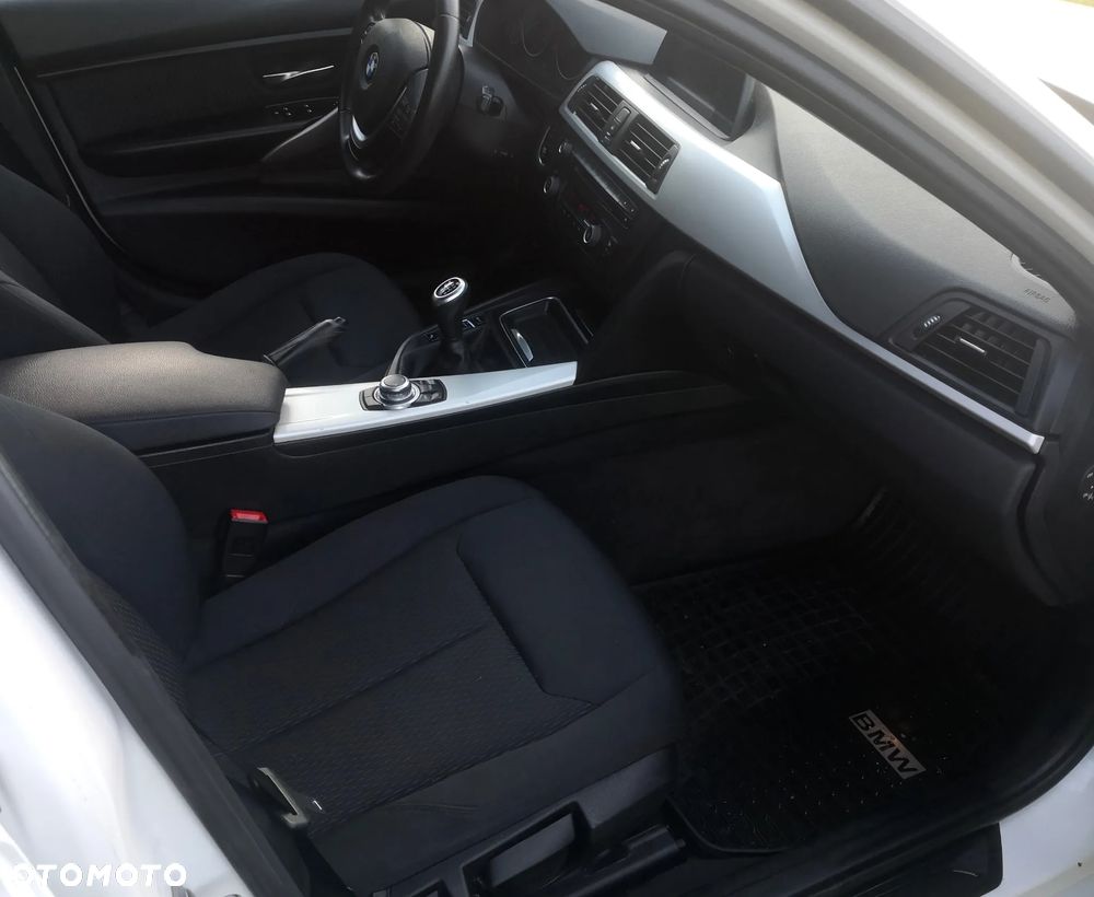 BMW Seria 3 318d DPF - 12