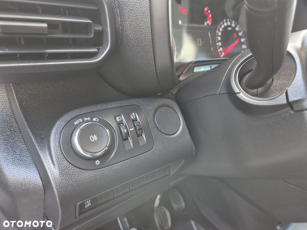 Opel COMBO - 32