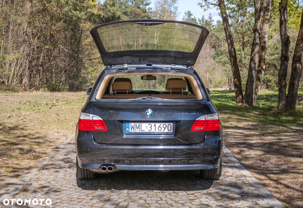 BMW Seria 5 525d - 34