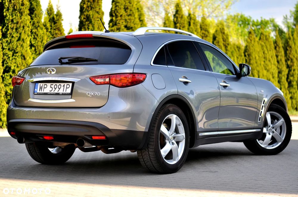 Infiniti QX70 - 17