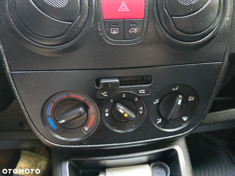 Fiat Fiorino Kombi 1.4 8V Base - 24