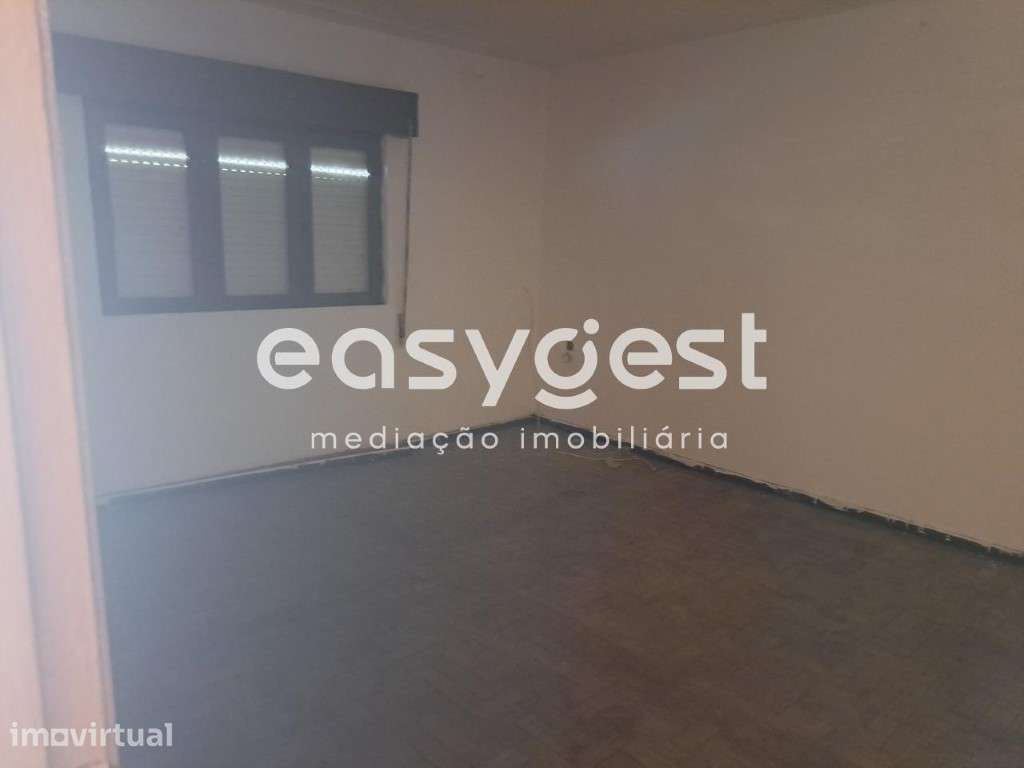 Moradia T4, geminada, em simpática zona habitacional,Torre de Moncorvo - Grande imagem: 2/11