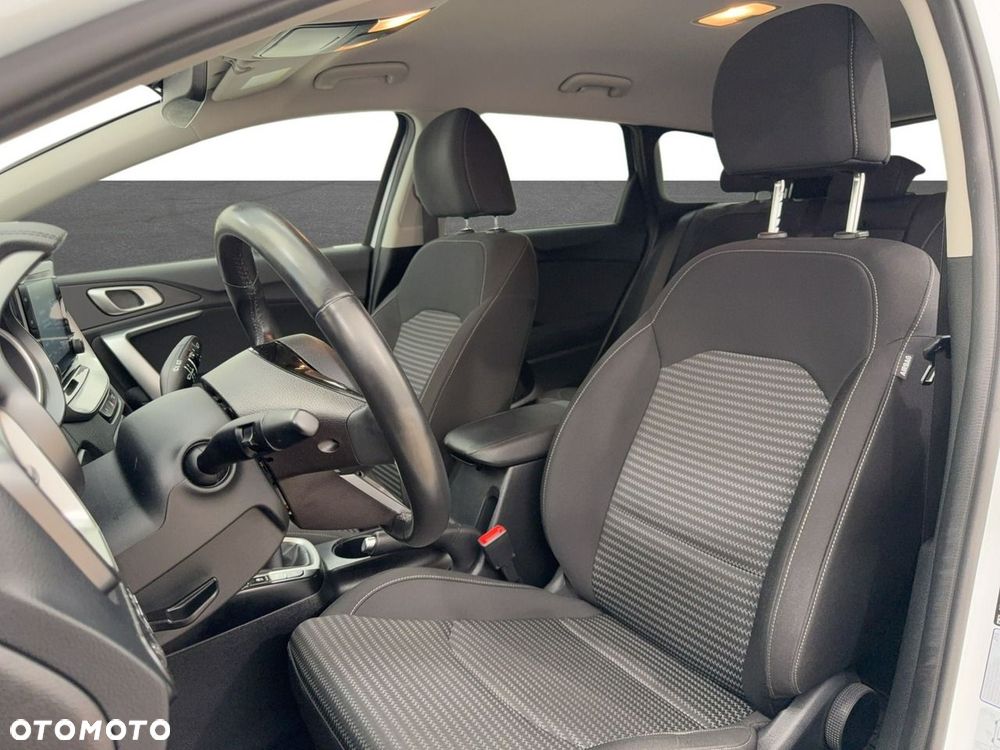 Kia Ceed - 10