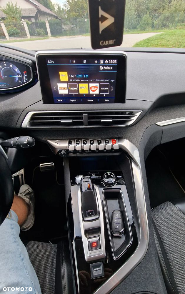 Peugeot 5008 1.6 PureTech Allure S&S EAT8 - 24