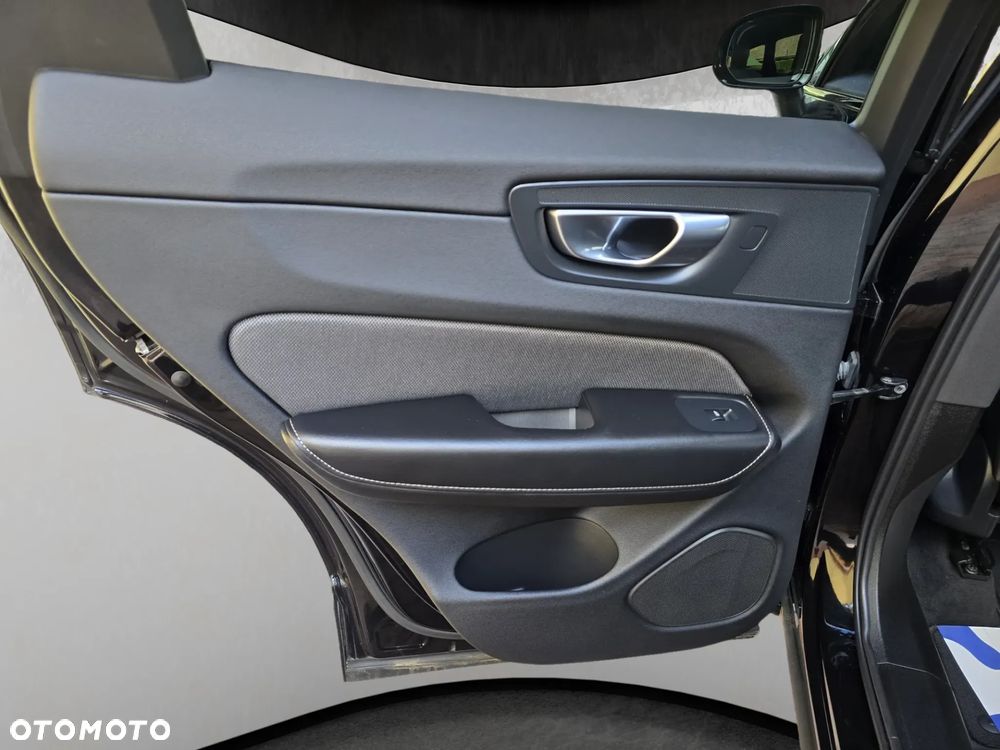 Volvo XC 60 B5 B AWD Plus Black Edition - 12