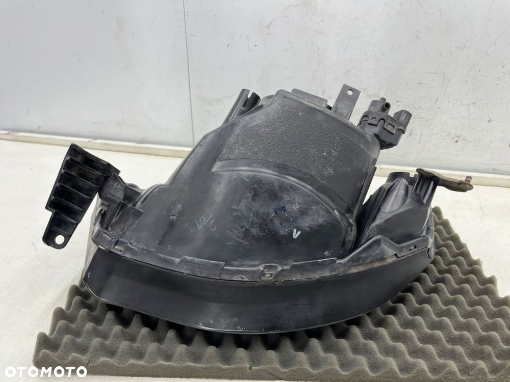 Lampa reflektor Mitsubishi L200 KA KB 05-10r. PRAWA przednia H4 oryginalna prawy przód EU 8301b462 - 12