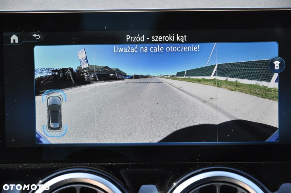 Mercedes-Benz GLA - 13