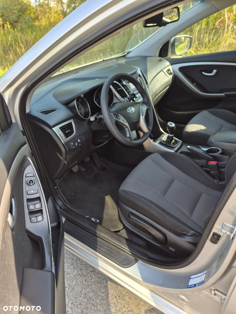 Hyundai i30 blue Kombi 1.6 CRDi Trend - 15