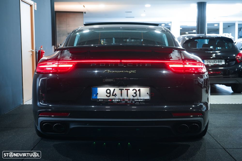 Porsche Panamera 4 E-Hybrid - 9