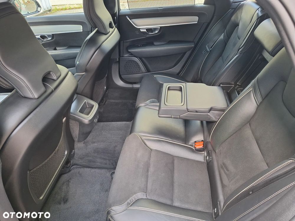 Volvo V90 D4 R-Design - 22