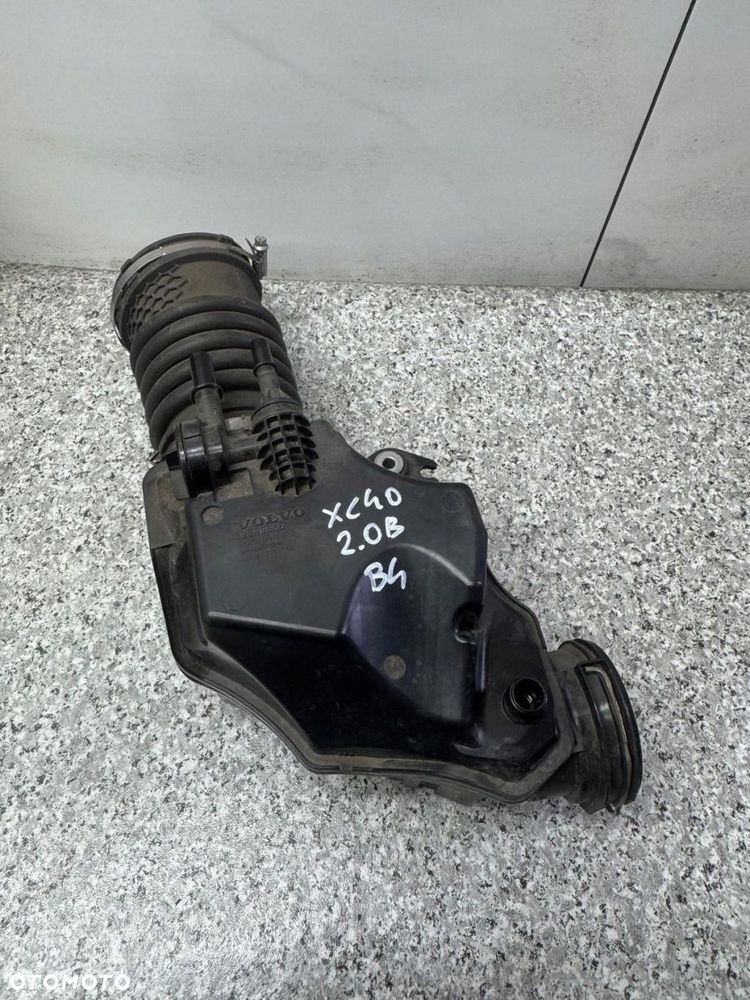 rezonator rura powietrza volvo xc40 2017-2024 2.0 b4 32298336 - 1