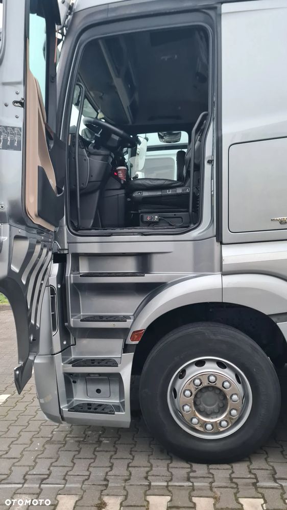 Mercedes-Benz Actros - 8