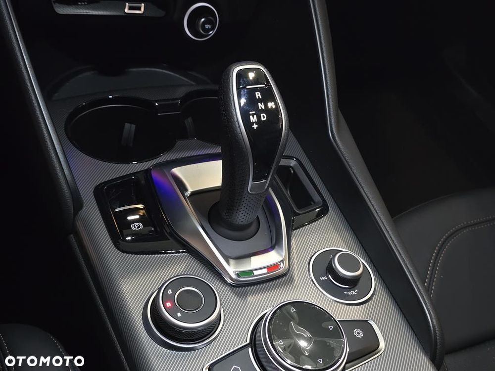 Alfa Romeo Giulia 2.0 Turbo Intensa Q4 - 22