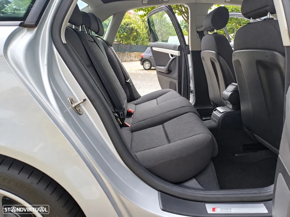 Audi A4 2.0 TDI S-line - 33