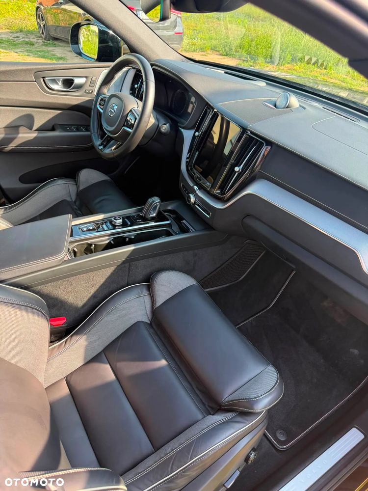Volvo XC 60 B5 B AWD R-Design - 3