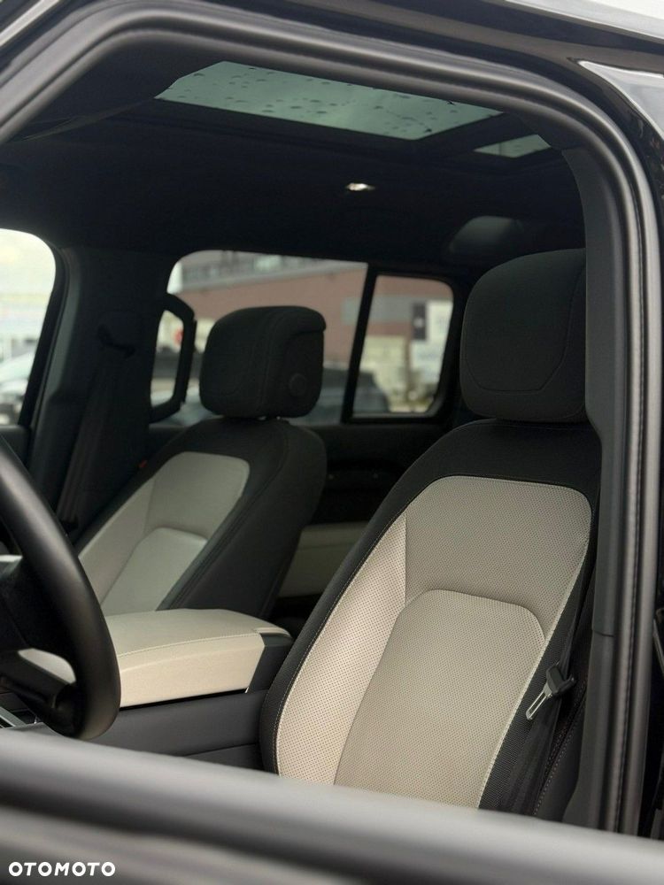 Land Rover Defender - 11