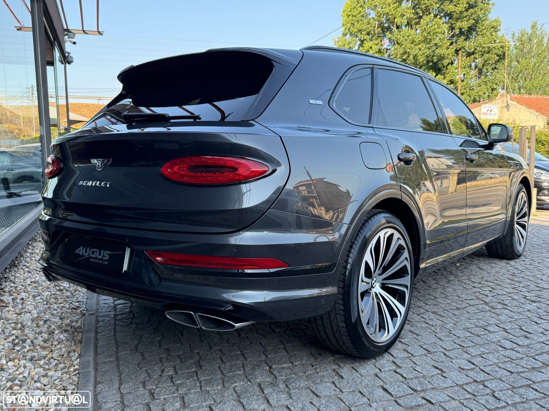 Bentley Bentayga V8 Atelier Edition - 3