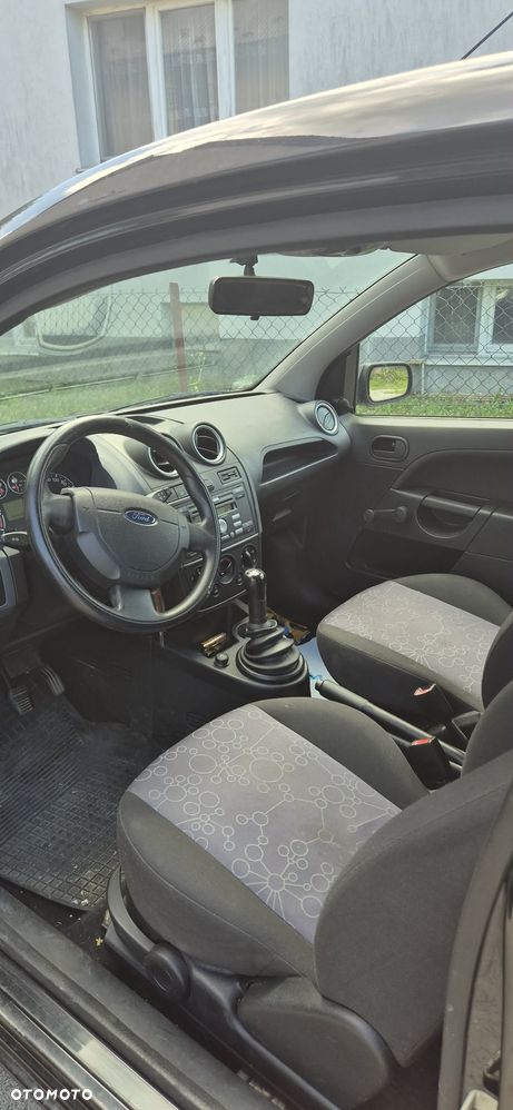 Ford Fiesta 1.3 Ambiente - 8
