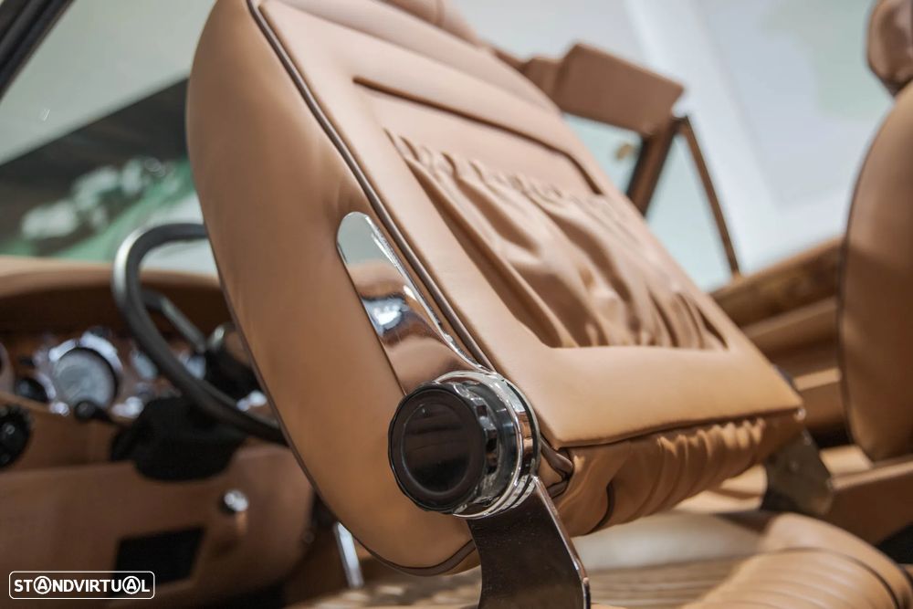 Aston Martin Volante - 40
