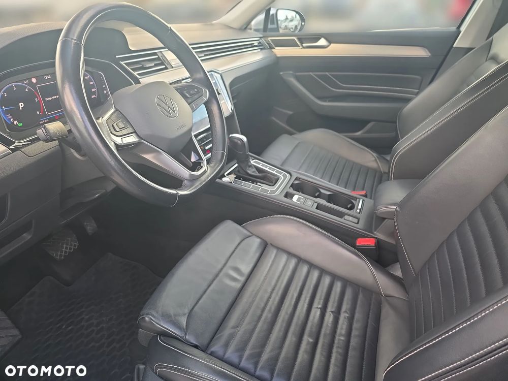 Volkswagen Passat - 11