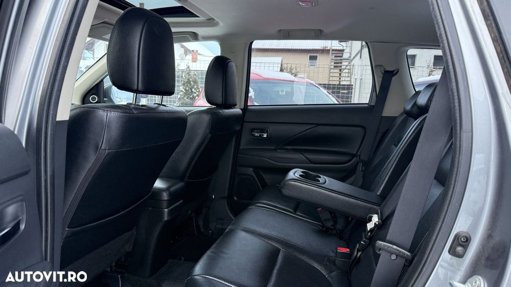 Mitsubishi Outlander - 9