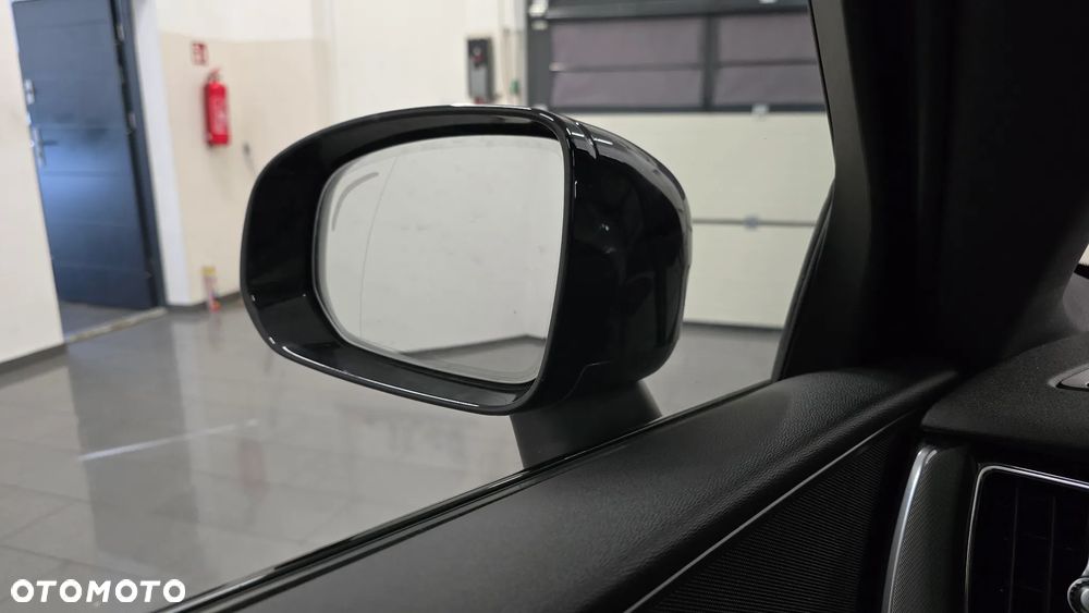 Volvo XC 60 B4 D Plus Dark - 24