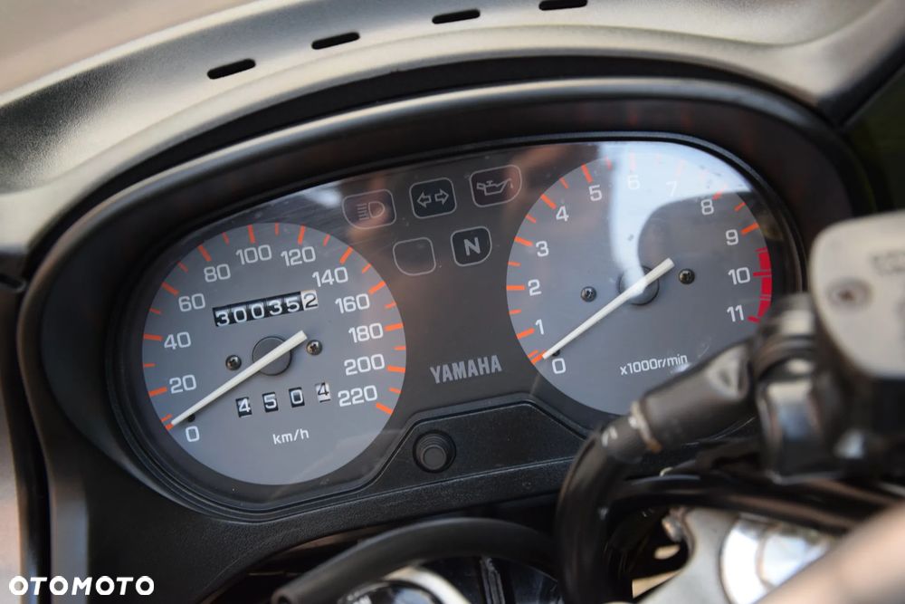 Yamaha XJ - 6