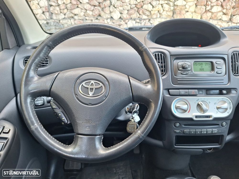 Toyota Yaris Verso 1.4 D-4D Sol - 9