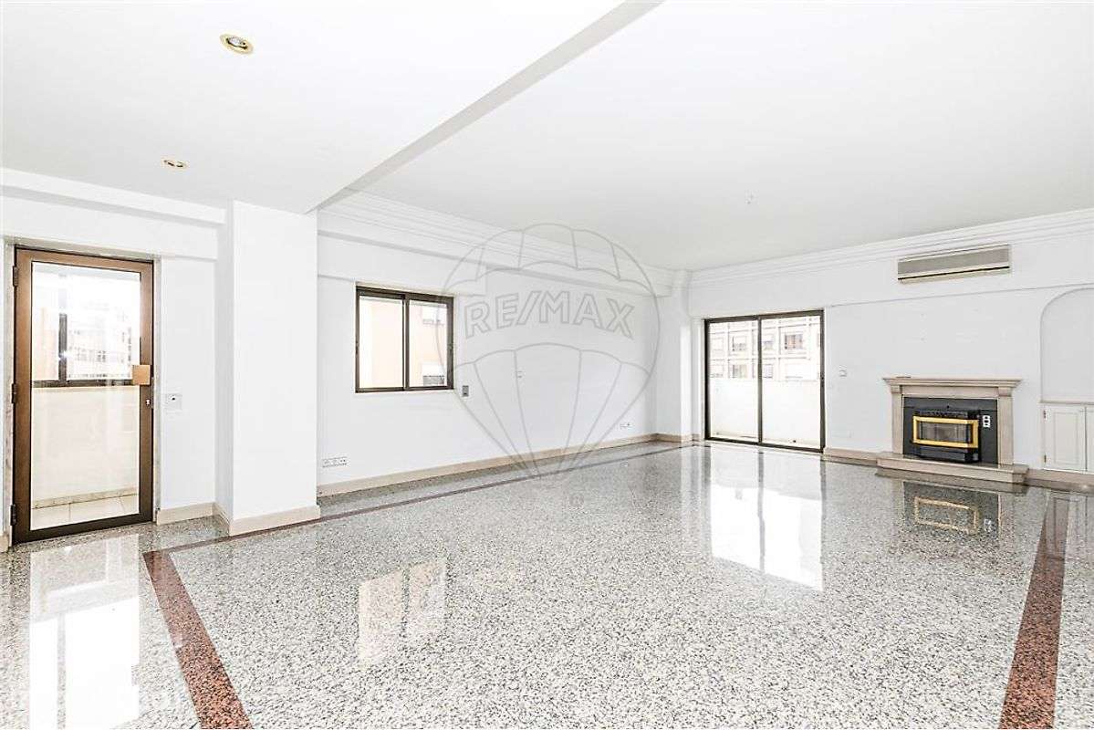 Apartamento T4 para arrendamento - Grande imagem: 2/37