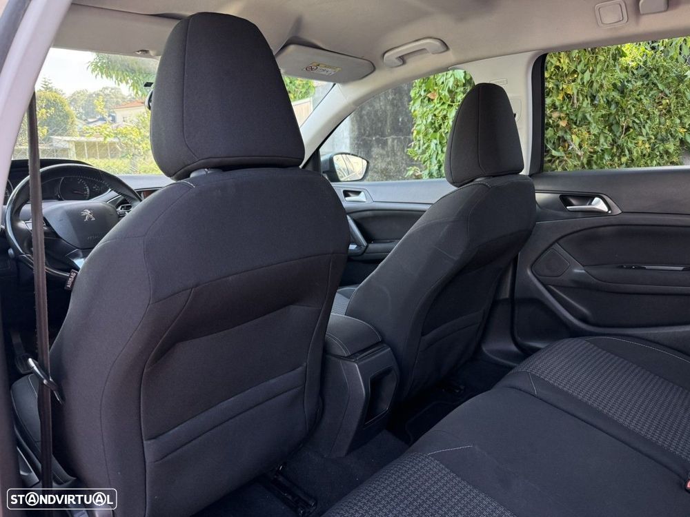 Peugeot 308 SW 1.6 BlueHDi Allure — fotografia 18