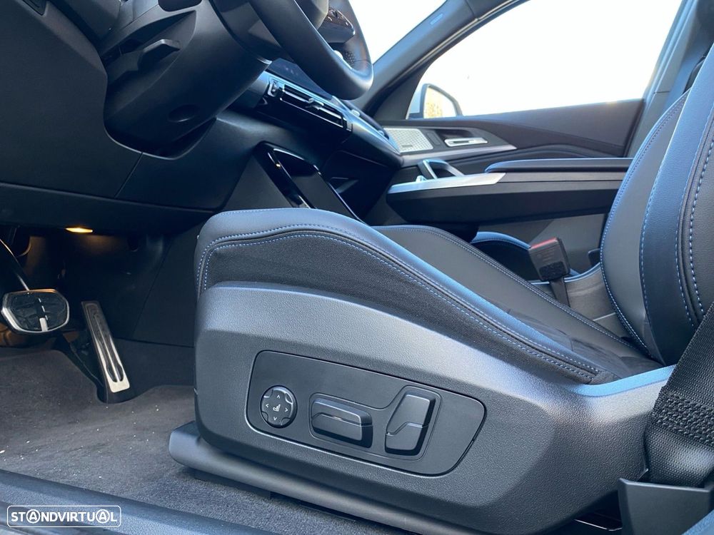 BMW iX2 eDrive20 Pack Desportivo M - 17