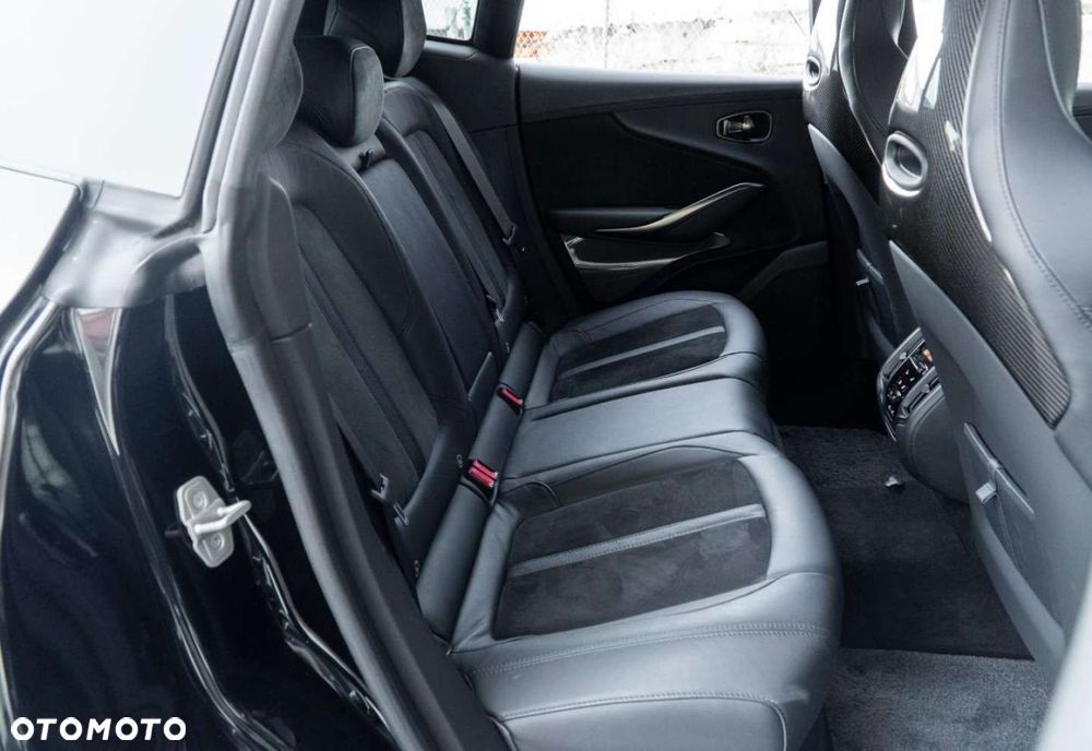 Aston Martin DBX - 9