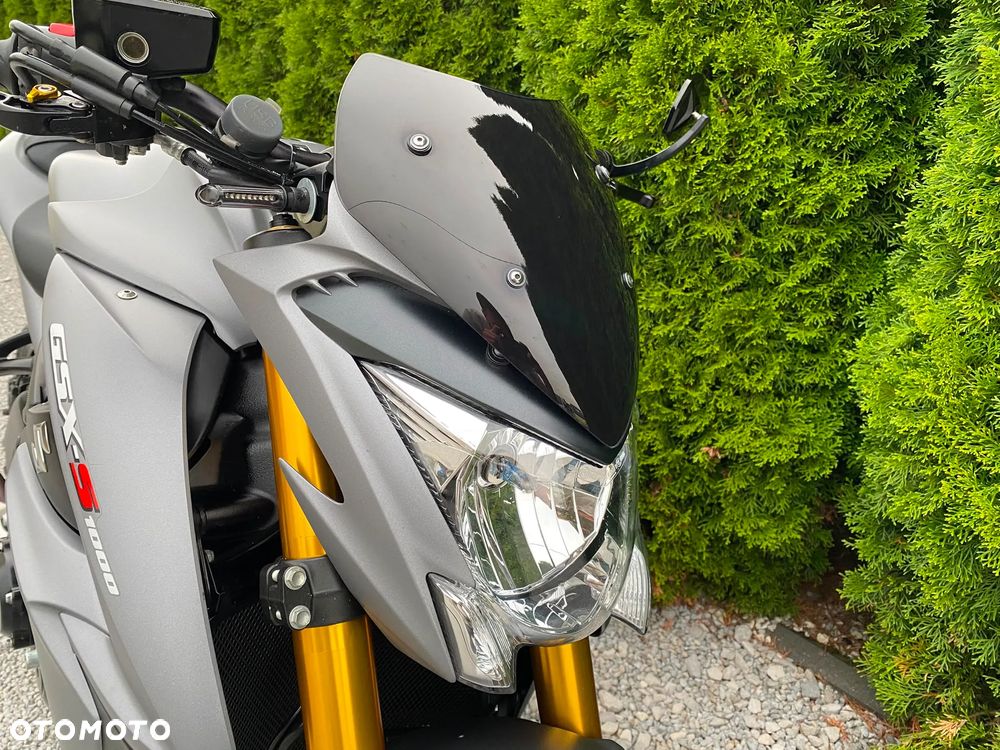 Suzuki GSX - 27