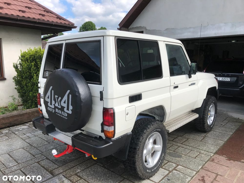 Toyota Land Cruiser - 2