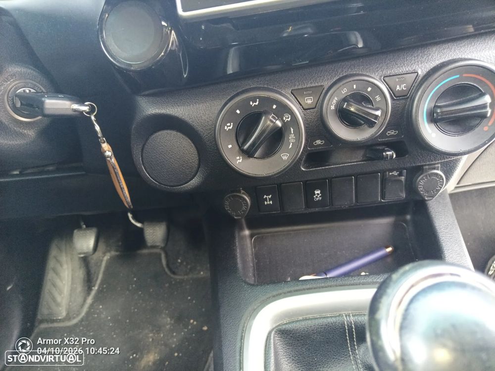 Toyota Hilux 2.4 D-4D 2WD CD Tracker - 20